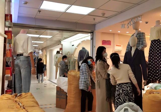 鞋服类跨境电商进货渠道全面解析 商品批发贸易的核心路径